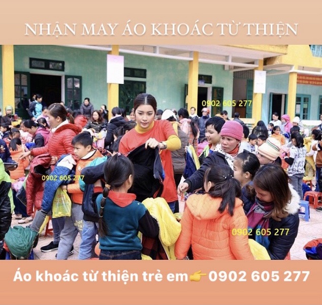 Trao món quà áo khoác từ thiện trẻ em tại Quảng Nam