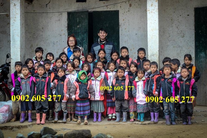 Chuyên sỉ áo khoác từ thiện giá ưu đãi cho trẻ em vùng núi